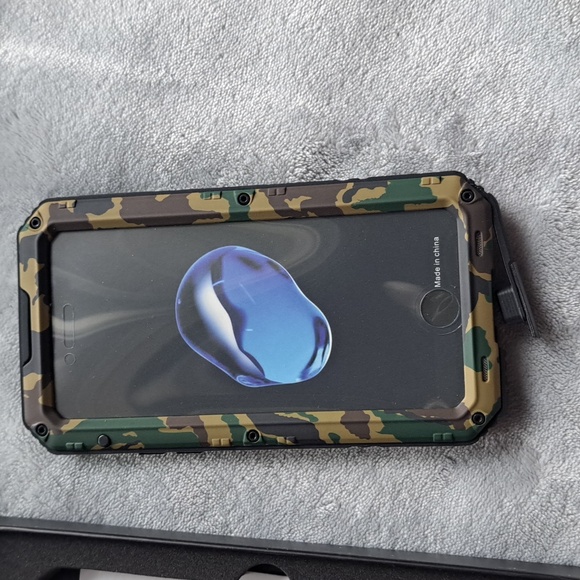 New in Box Beasyjoy Waterproof Case for Iphone 7/8 Camo - Picture 3 of 8
